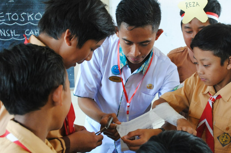 Students and facilitator